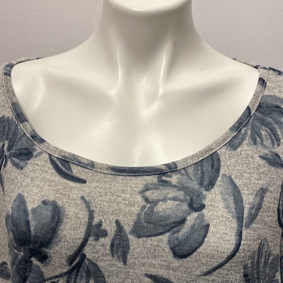 Blue and gray very soft long sleeves ruffles top Westport Scoop neck 2X
C - Picture 2 of 9